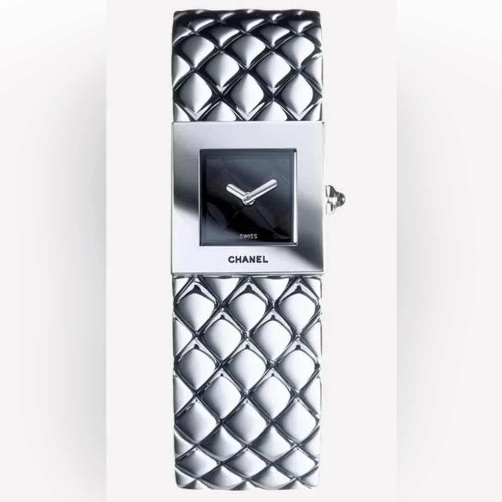 Chanel Matelass Metallic Quilted Timepiece Womens Watch SilverBlack Like New Chanel Matelass Metallic Quilted Timepiece Womens Watch SilverBlack Like New